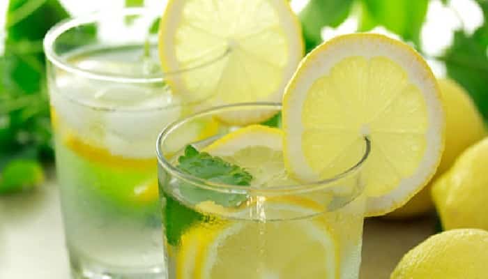 beneficios del agua de limón