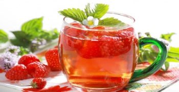 beneficios del té de hojas de frambuesa