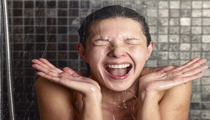 beneficios de las duchas frías